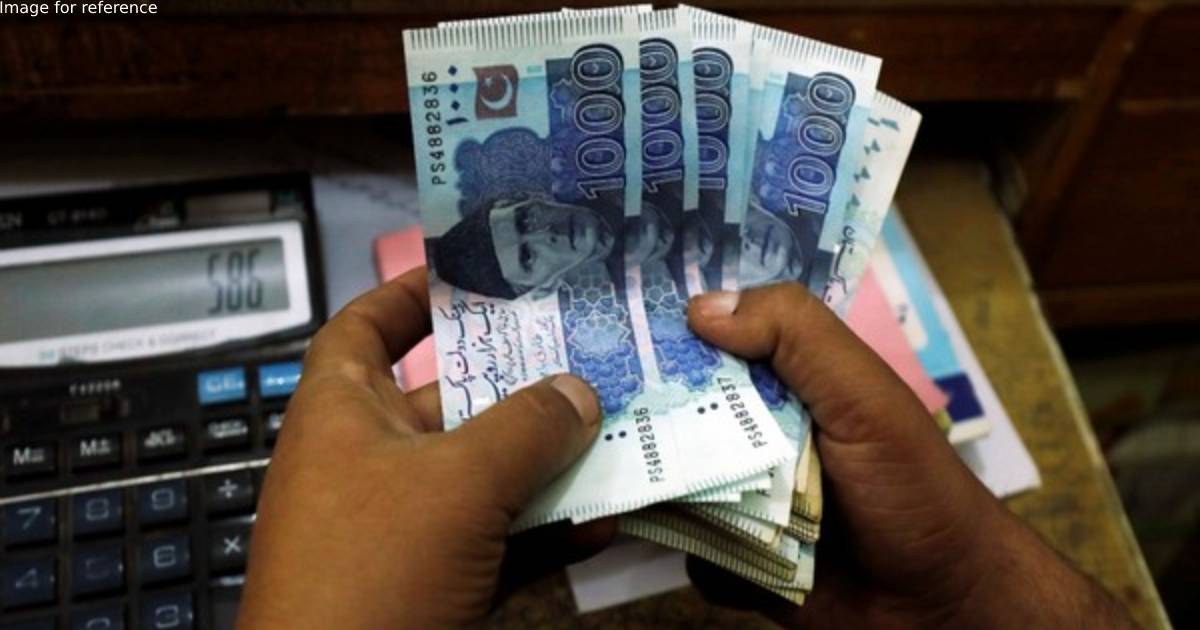 Pakistani rupee dives to 240 per US dollar
